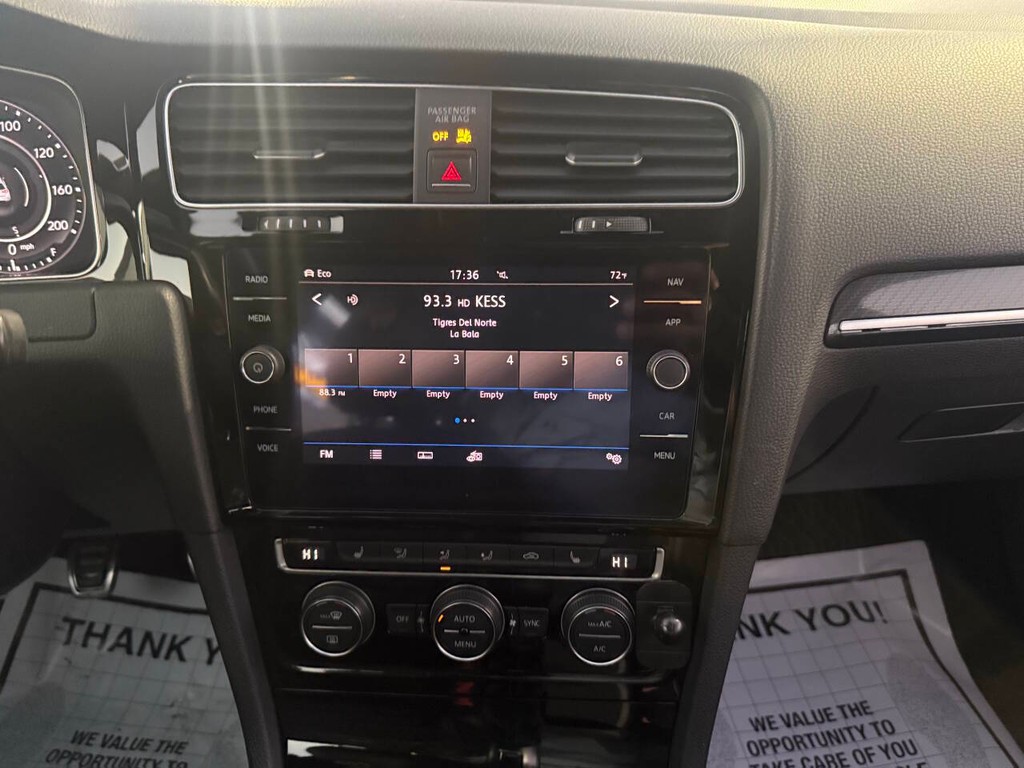 Volkswagen Golf R Vehicle Full-screen Gallery Image 28