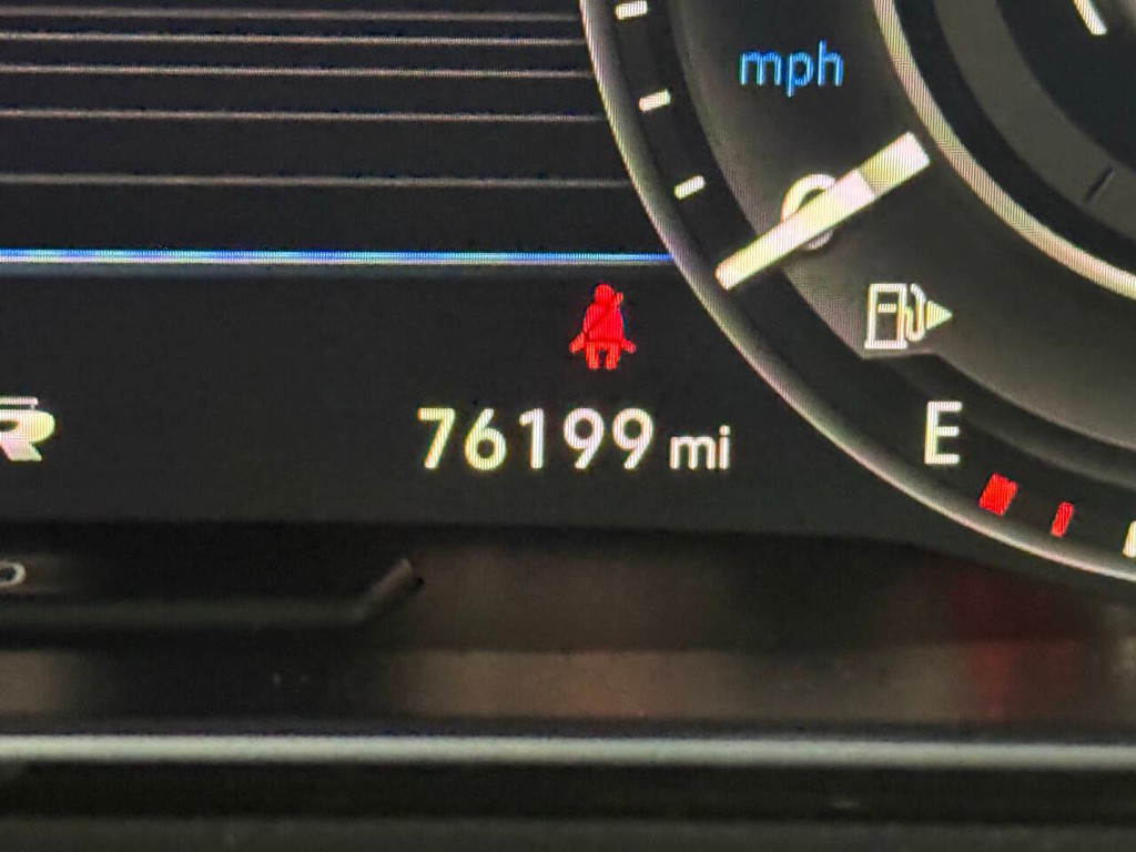 Volkswagen Golf R Vehicle Full-screen Gallery Image 34