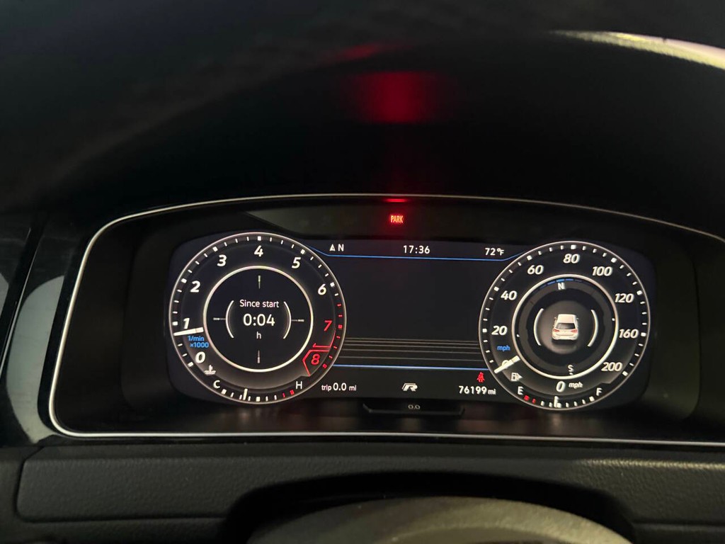 Volkswagen Golf R Vehicle Full-screen Gallery Image 35