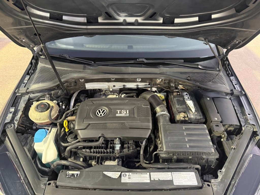 Volkswagen Golf R Vehicle Full-screen Gallery Image 37