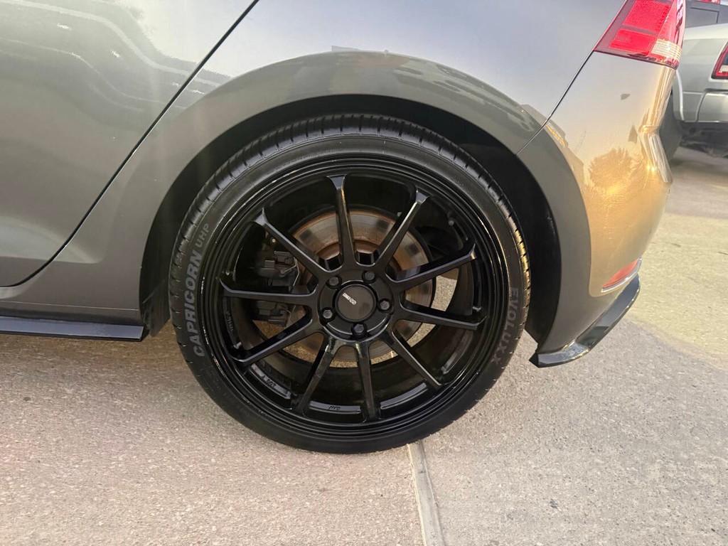 Volkswagen Golf R Vehicle Full-screen Gallery Image 38