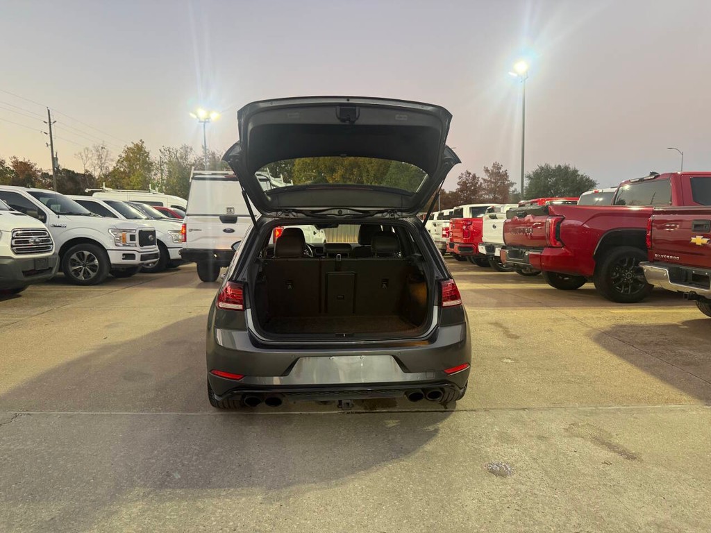 Volkswagen Golf R Vehicle Full-screen Gallery Image 39