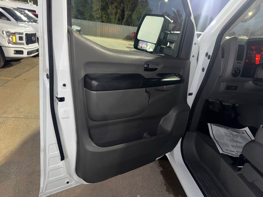 Nissan NV Cargo Vehicle Full-screen Gallery Image 08