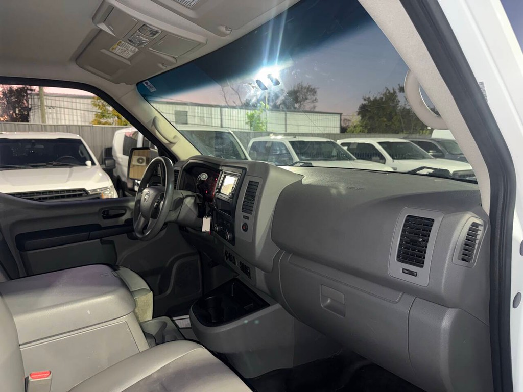 Nissan NV Cargo Vehicle Full-screen Gallery Image 09