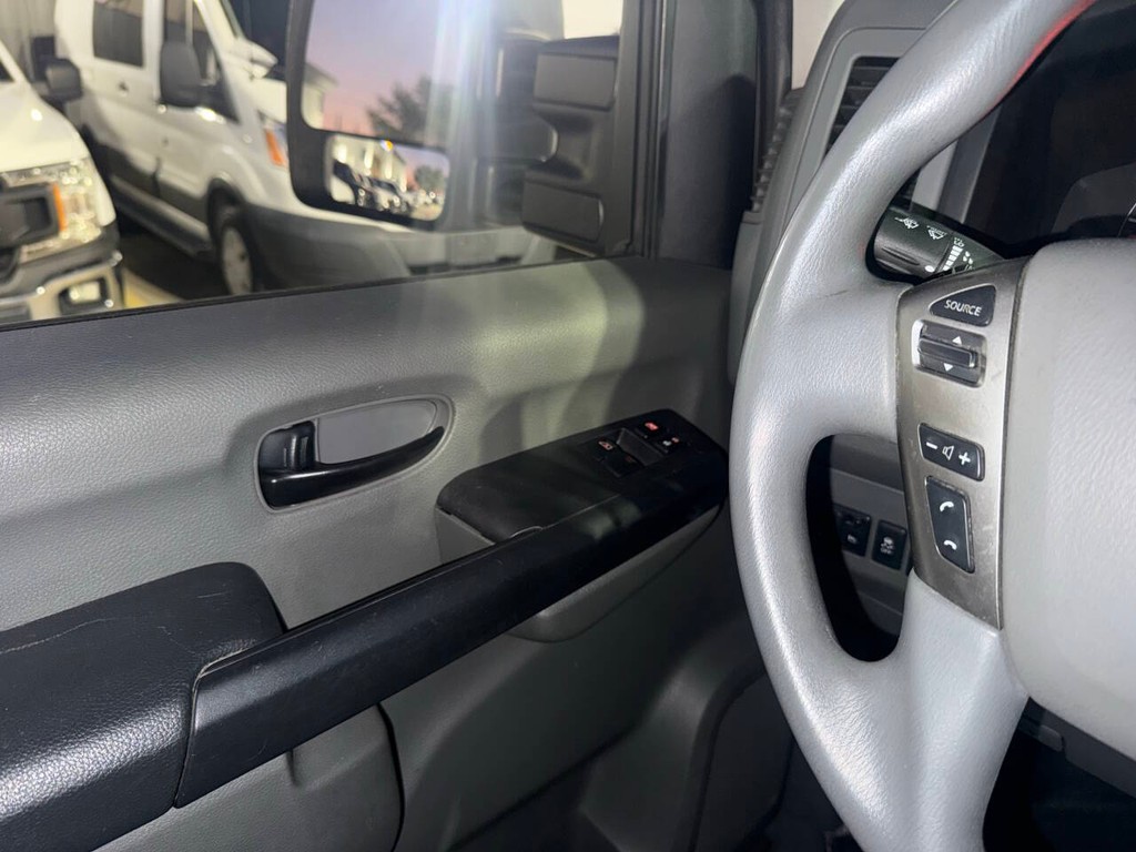 Nissan NV Cargo Vehicle Full-screen Gallery Image 22