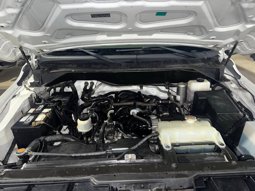 Nissan NV Cargo Vehicle Full-screen Gallery Image 28