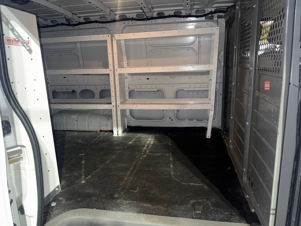 Nissan NV Cargo Vehicle Full-screen Gallery Image 30