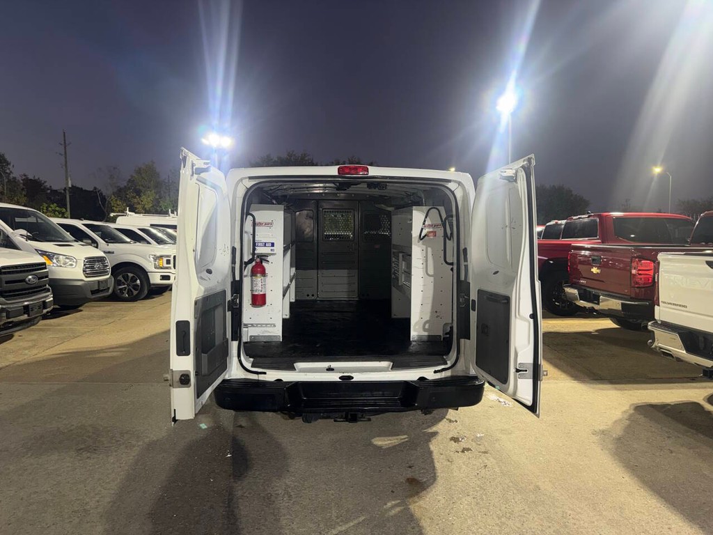 Nissan NV Cargo Vehicle Full-screen Gallery Image 32