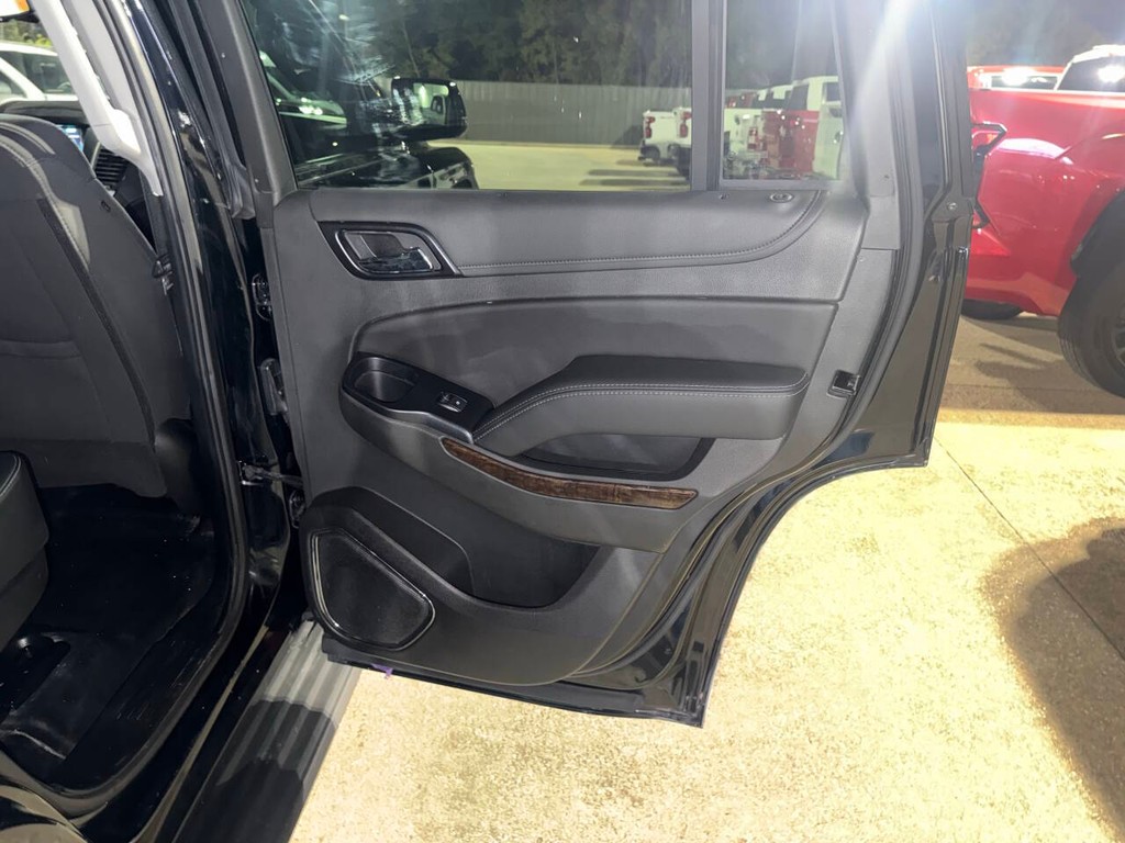 Chevrolet Tahoe Vehicle Full-screen Gallery Image 16