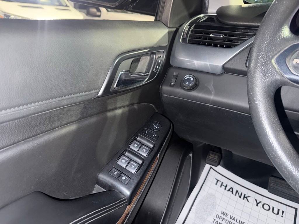 Chevrolet Tahoe Vehicle Full-screen Gallery Image 32