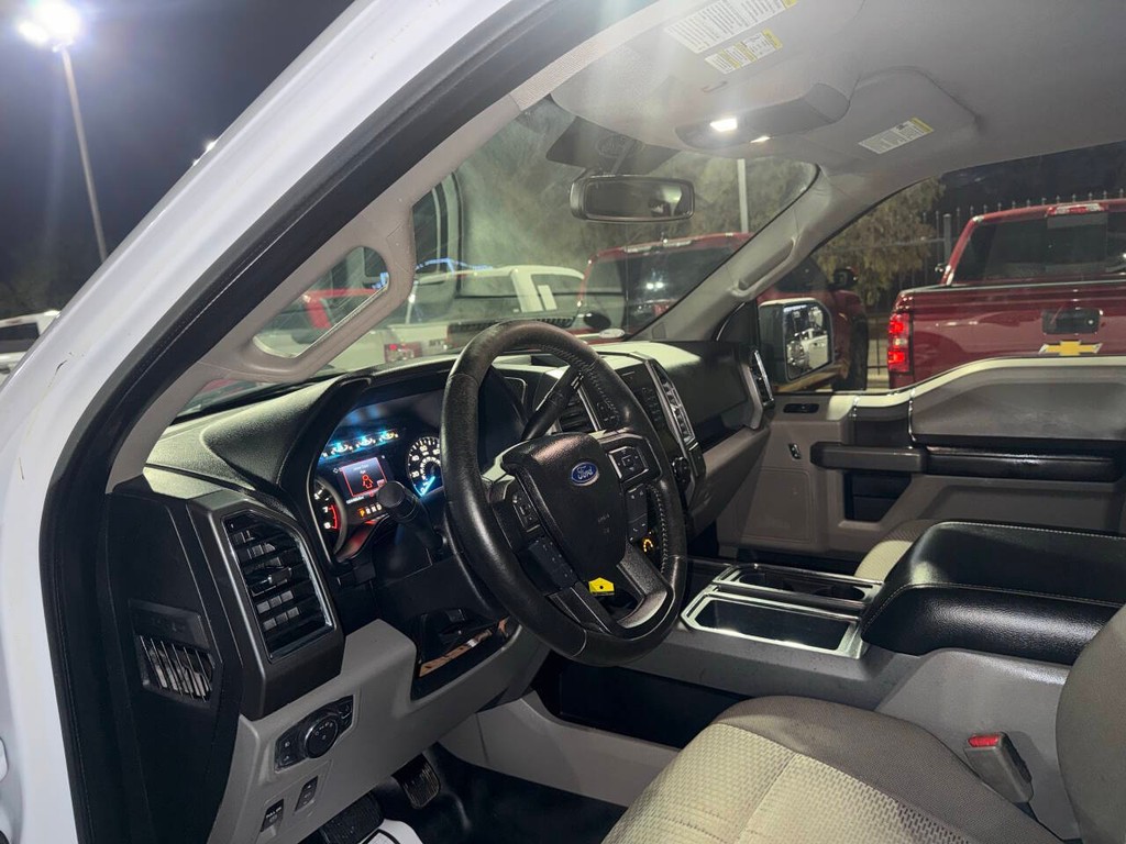 Ford F-150 Vehicle Full-screen Gallery Image 06