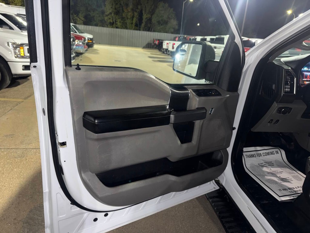 Ford F-150 Vehicle Full-screen Gallery Image 08