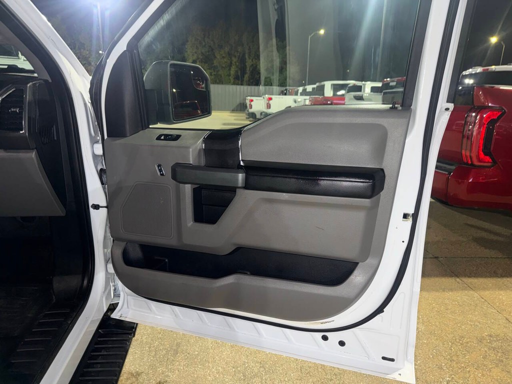 Ford F-150 Vehicle Full-screen Gallery Image 11