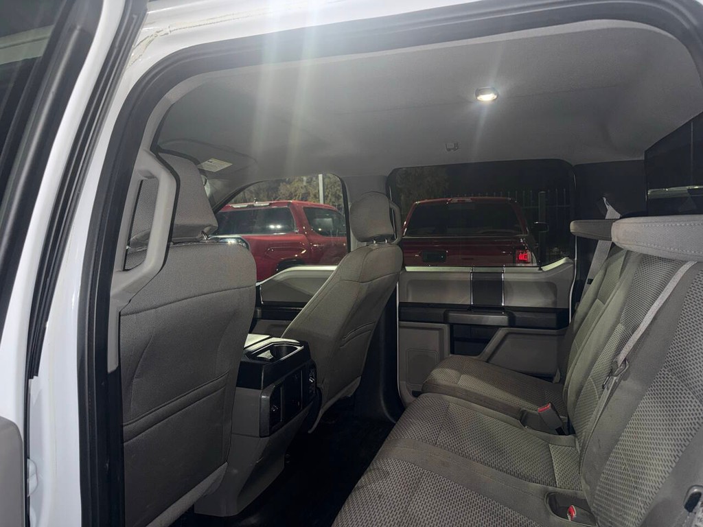 Ford F-150 Vehicle Full-screen Gallery Image 12