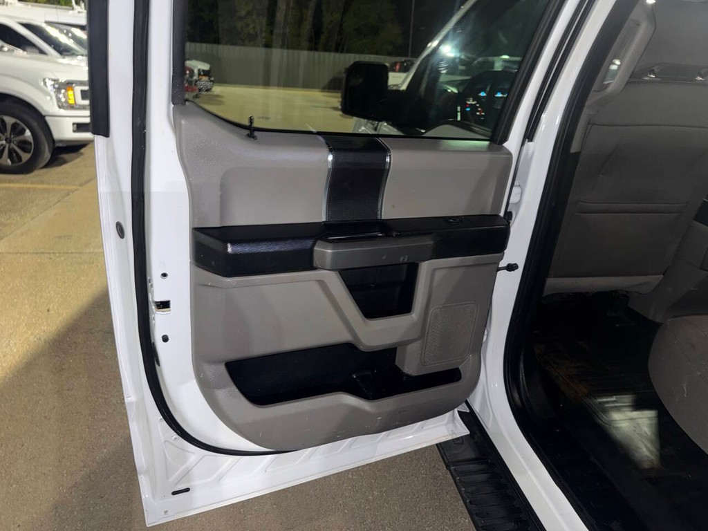 Ford F-150 Vehicle Full-screen Gallery Image 14