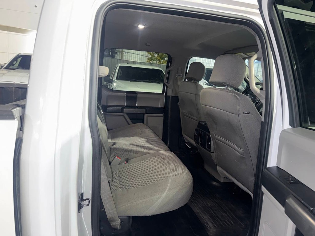 Ford F-150 Vehicle Full-screen Gallery Image 15