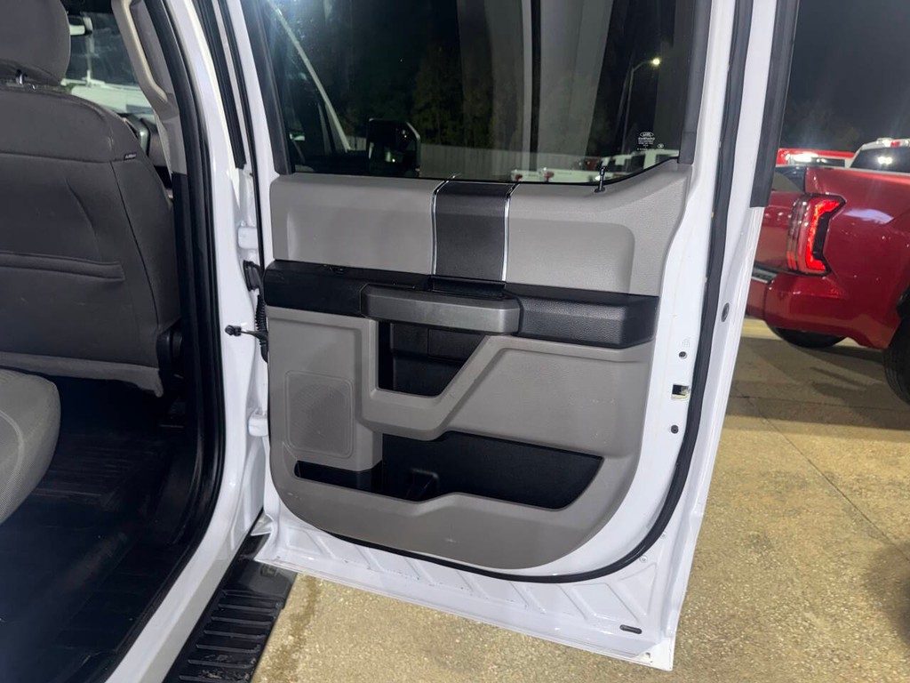 Ford F-150 Vehicle Full-screen Gallery Image 16