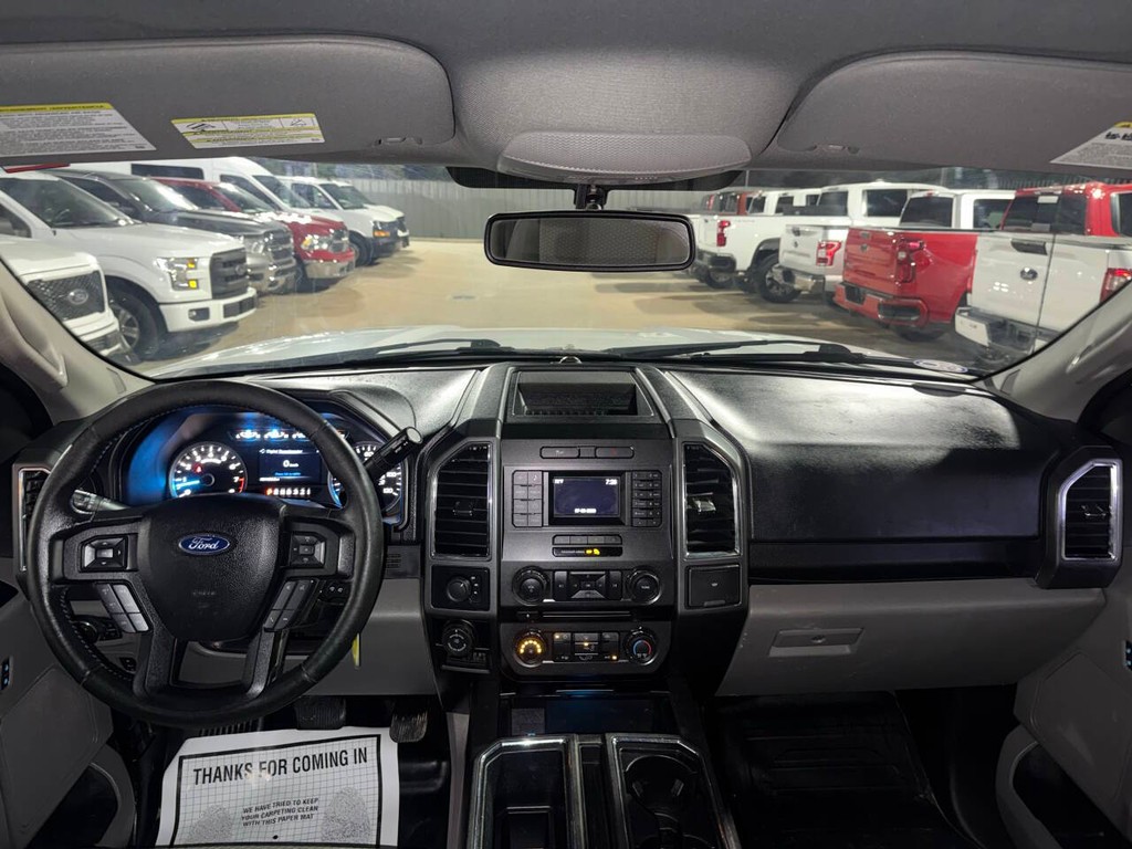 Ford F-150 Vehicle Full-screen Gallery Image 17