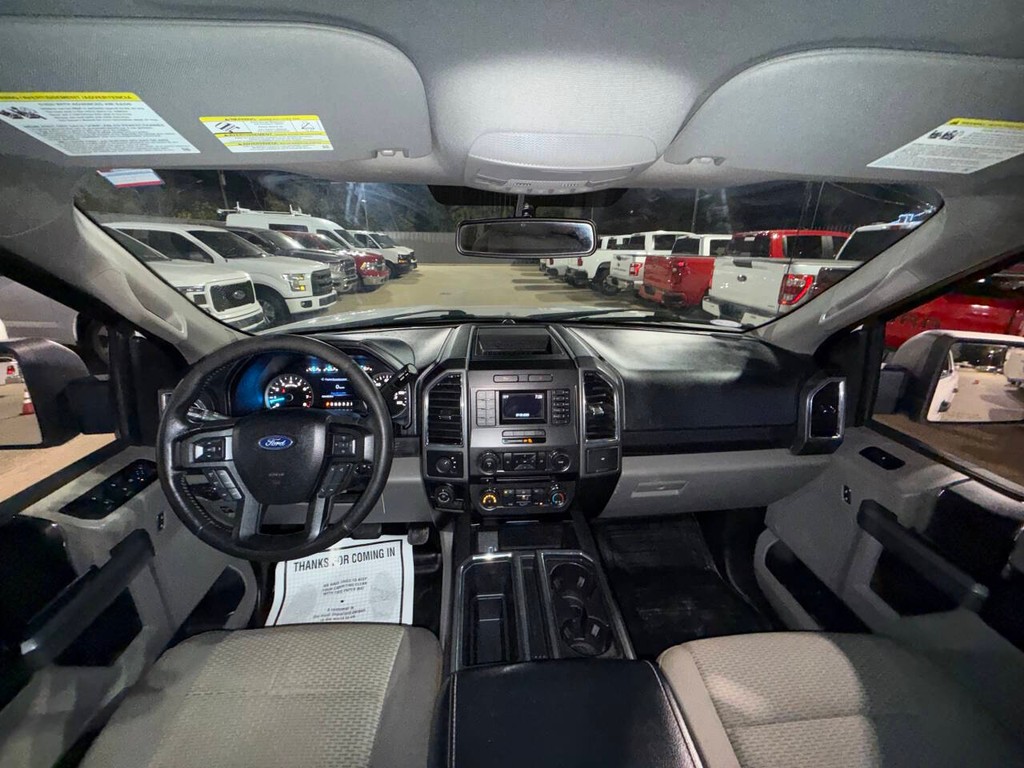 Ford F-150 Vehicle Full-screen Gallery Image 18