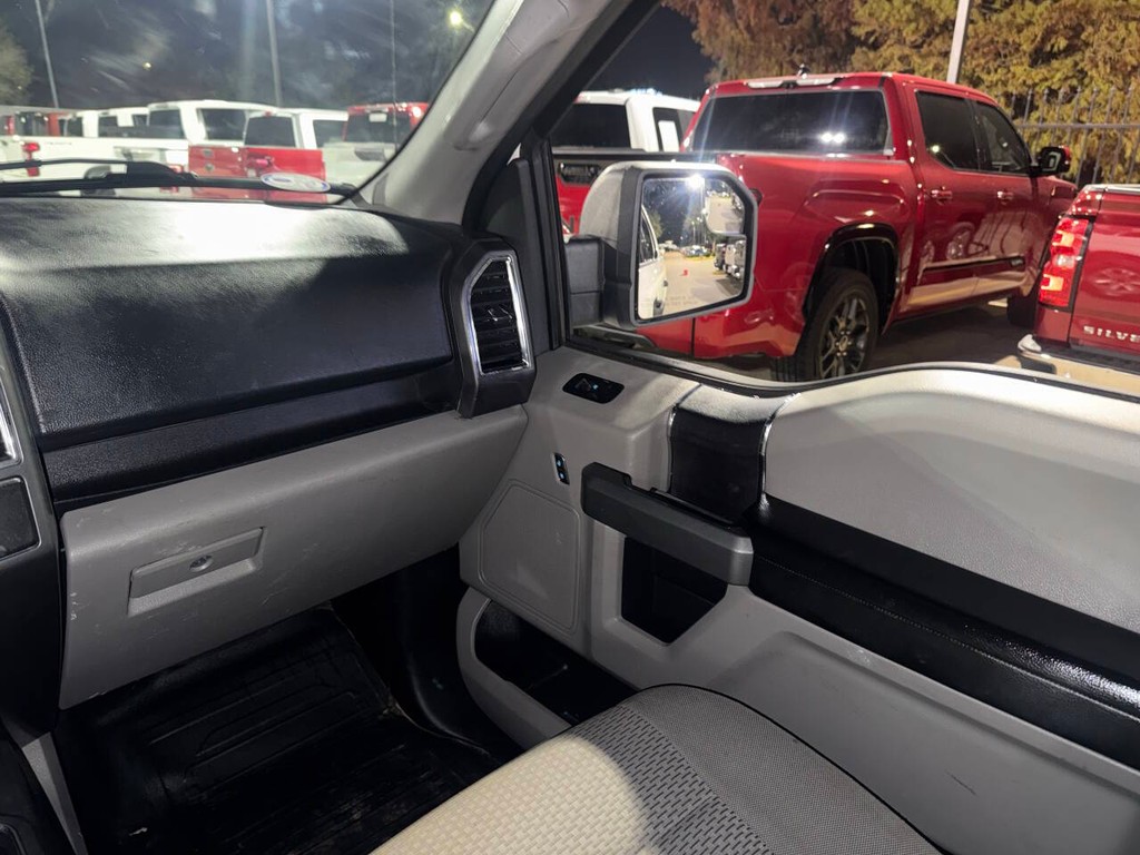 Ford F-150 Vehicle Full-screen Gallery Image 20