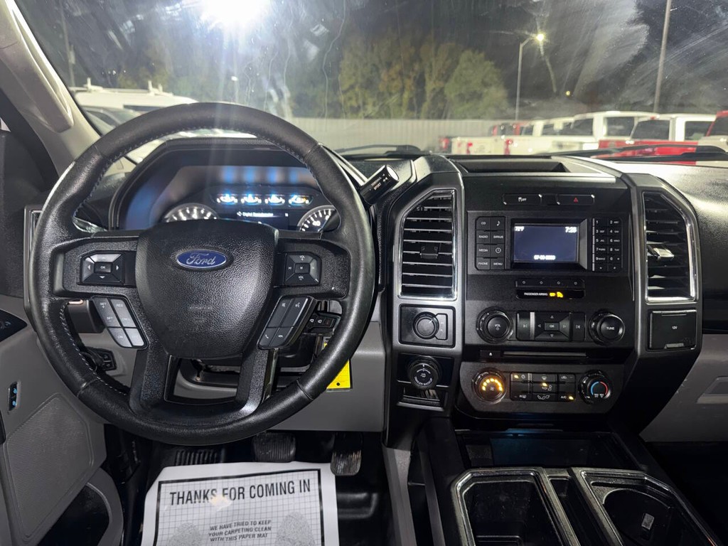 Ford F-150 Vehicle Full-screen Gallery Image 21