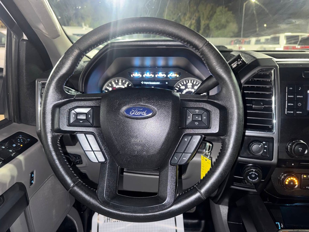 Ford F-150 Vehicle Full-screen Gallery Image 22