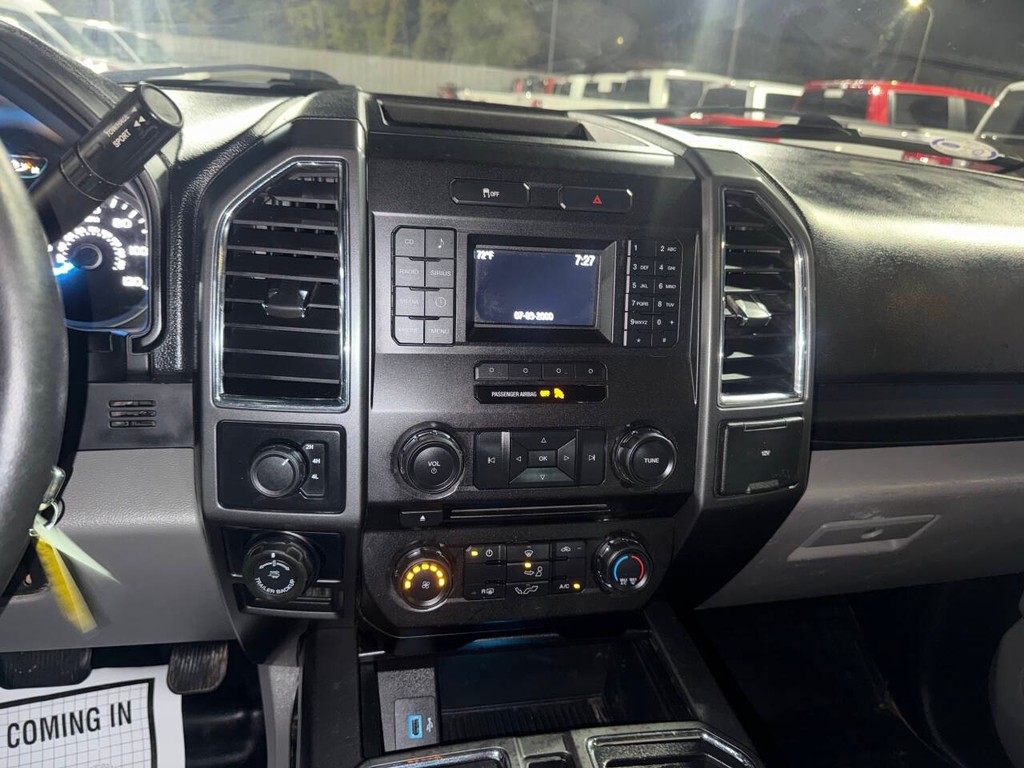 Ford F-150 Vehicle Full-screen Gallery Image 24