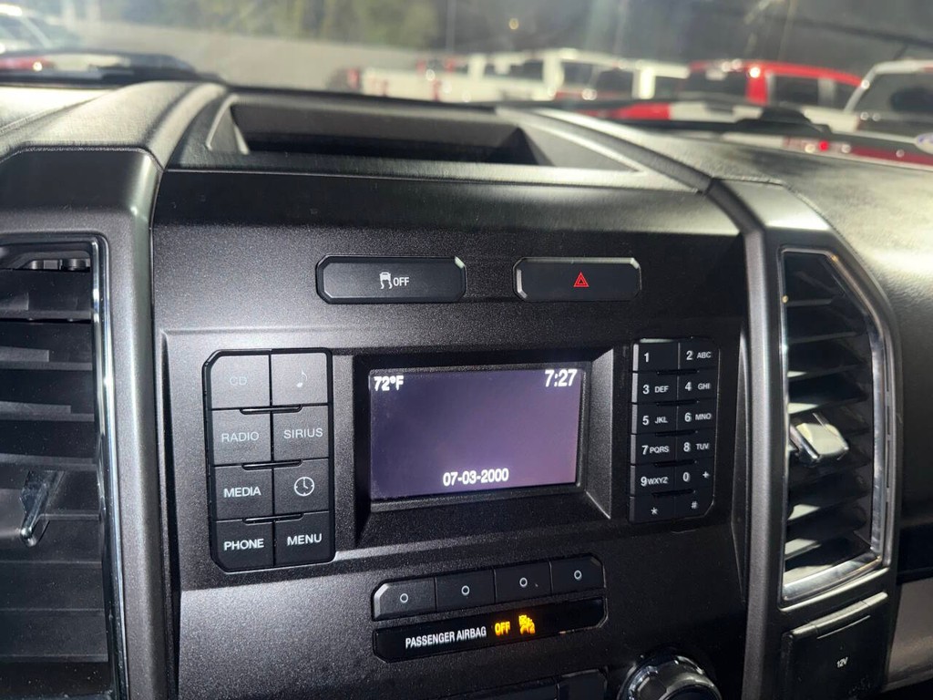 Ford F-150 Vehicle Full-screen Gallery Image 25