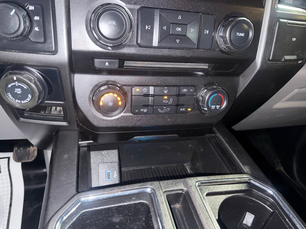 Ford F-150 Vehicle Full-screen Gallery Image 28