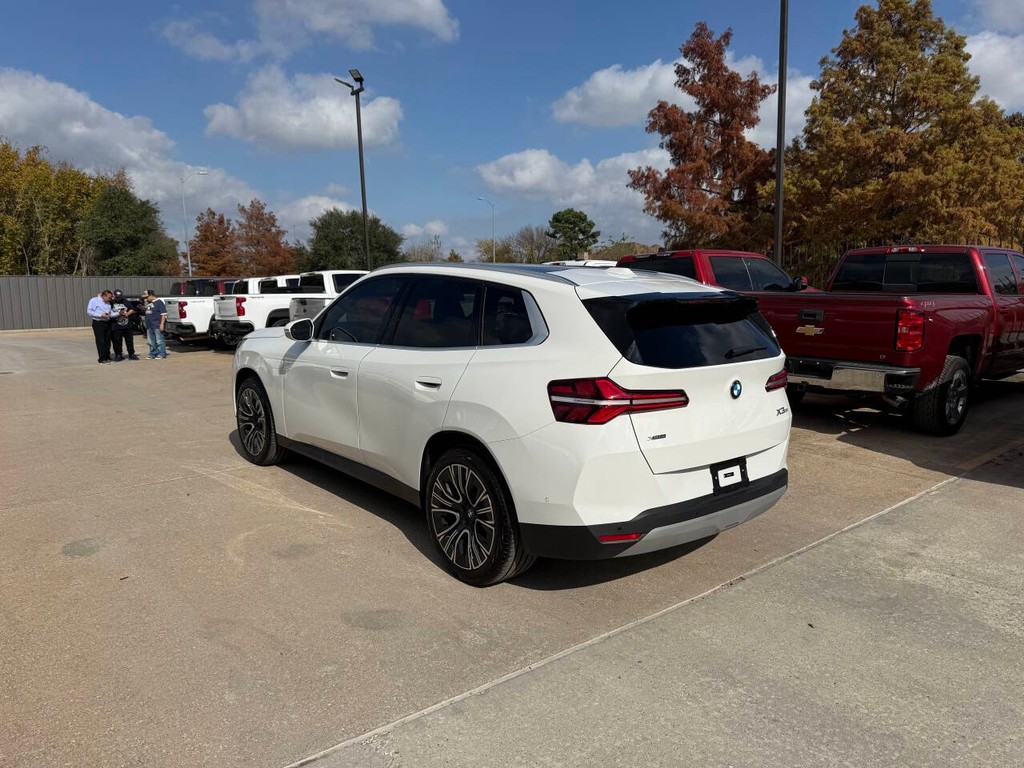 BMW X3 Vehicle Full-screen Gallery Image 04