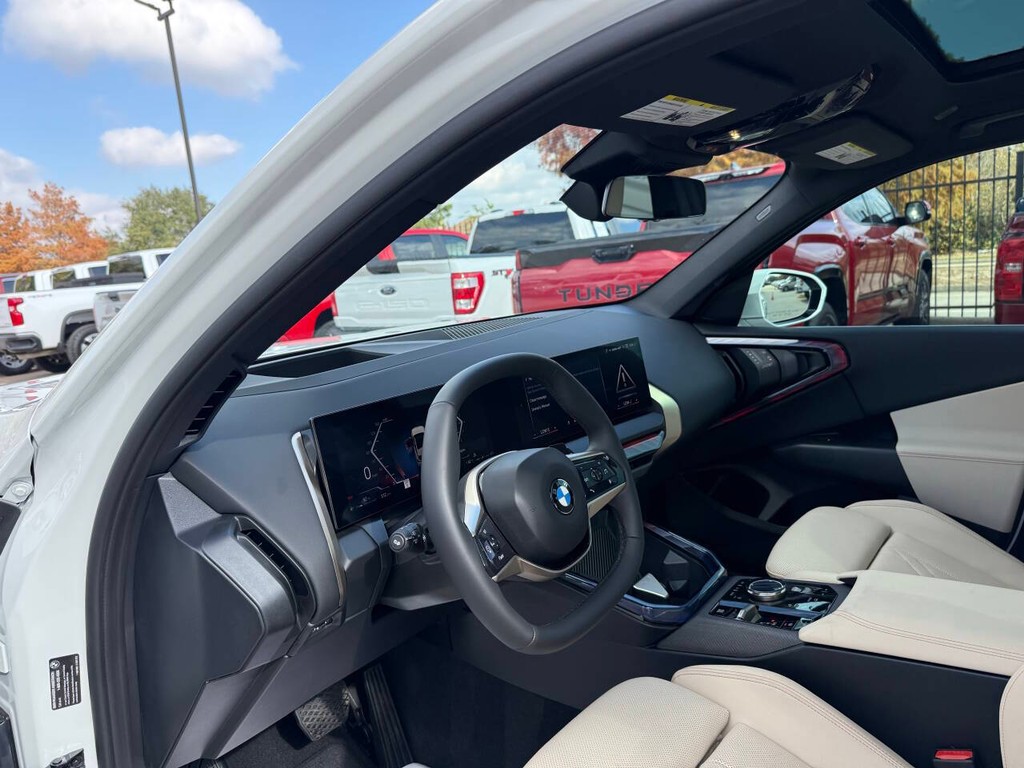 BMW X3 Vehicle Full-screen Gallery Image 06