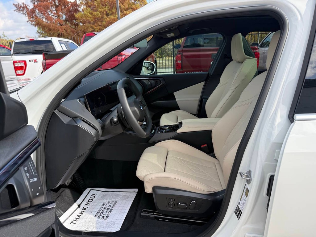 BMW X3 Vehicle Full-screen Gallery Image 07