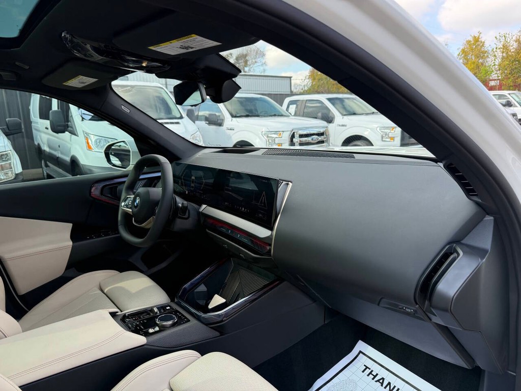 BMW X3 Vehicle Full-screen Gallery Image 09