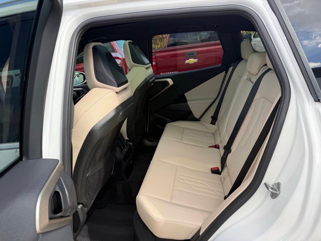 BMW X3 Vehicle Full-screen Gallery Image 13