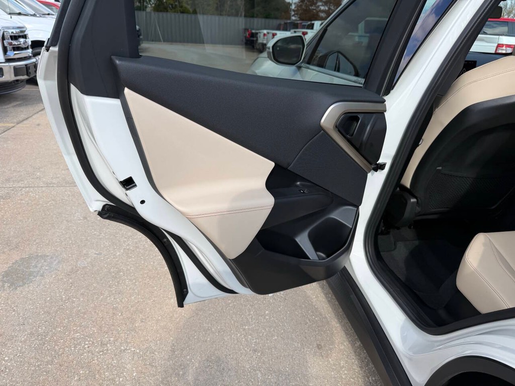 BMW X3 Vehicle Full-screen Gallery Image 14