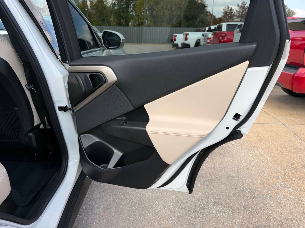 BMW X3 Vehicle Full-screen Gallery Image 16