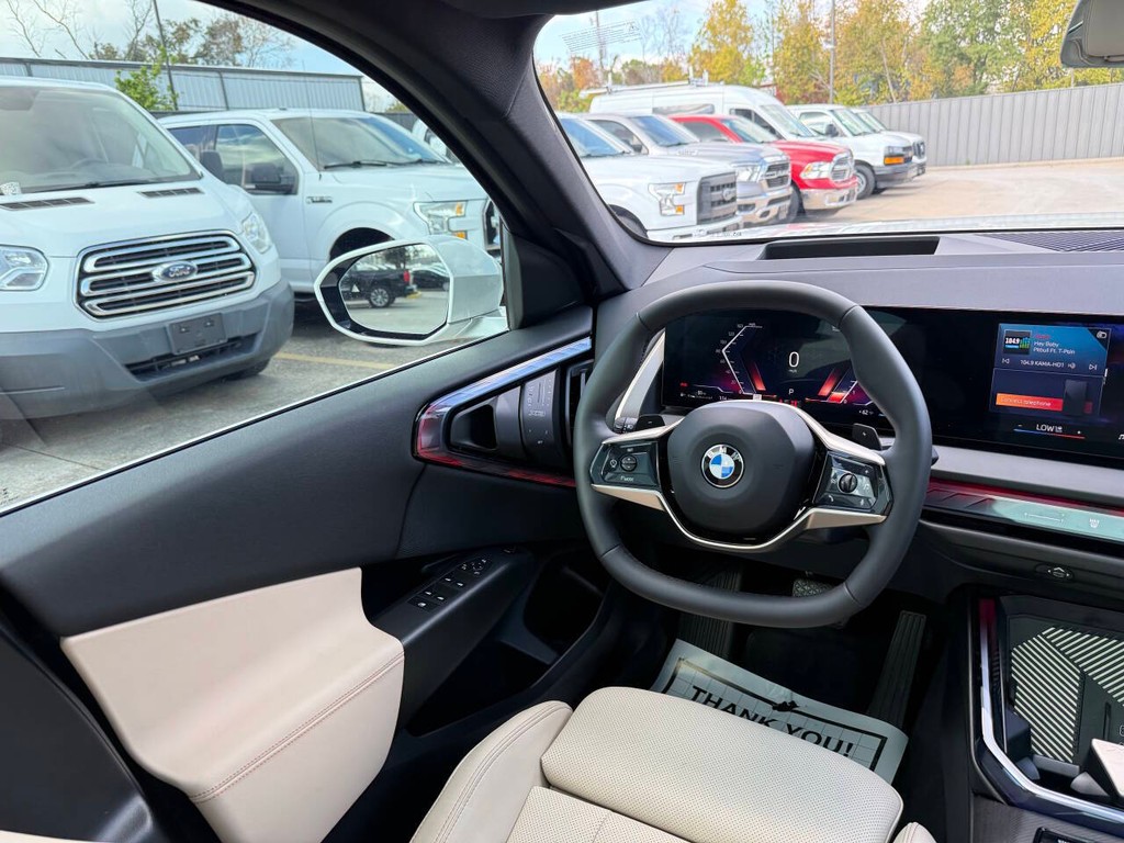 BMW X3 Vehicle Full-screen Gallery Image 19