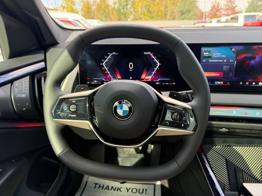 BMW X3 Vehicle Full-screen Gallery Image 22