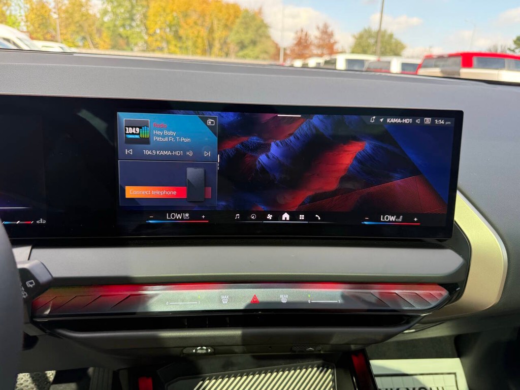 BMW X3 Vehicle Full-screen Gallery Image 24