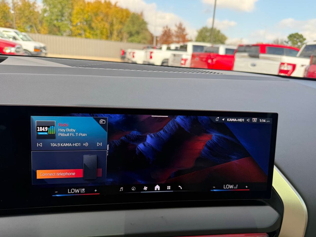 BMW X3 Vehicle Full-screen Gallery Image 25