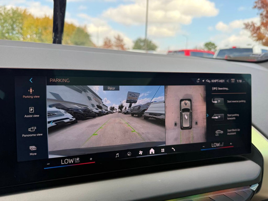 BMW X3 Vehicle Full-screen Gallery Image 26