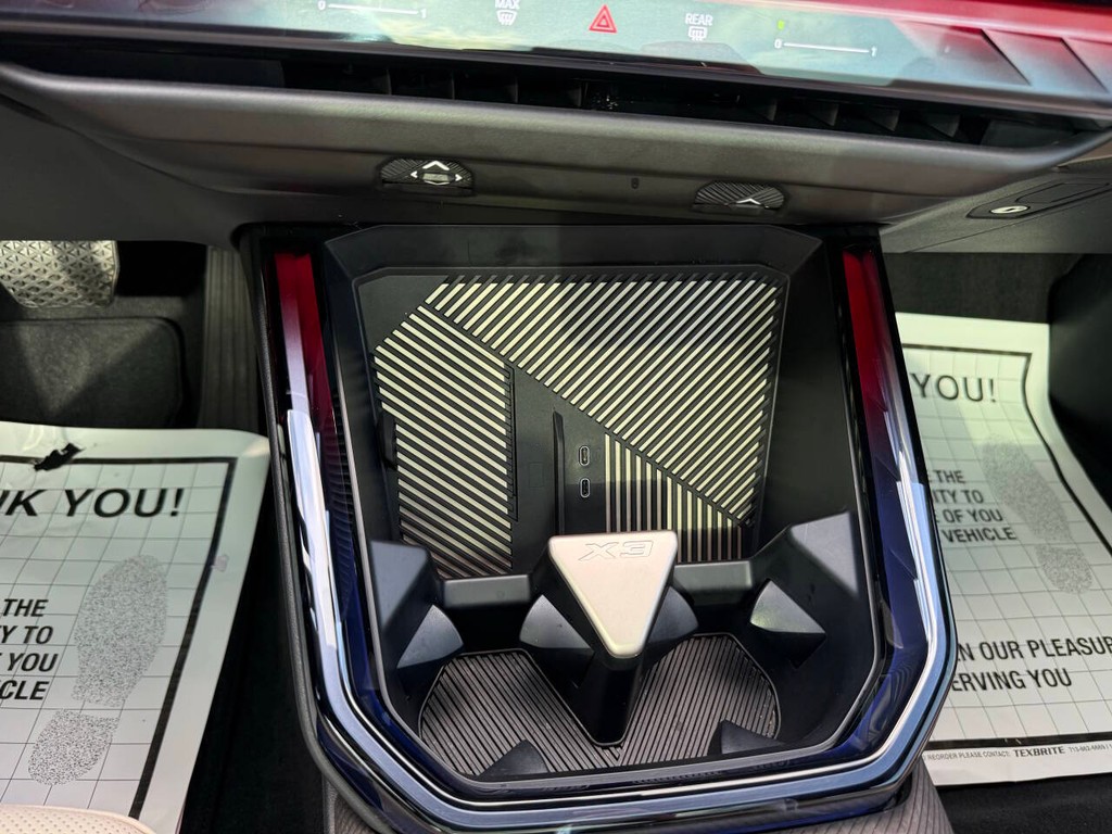 BMW X3 Vehicle Full-screen Gallery Image 27