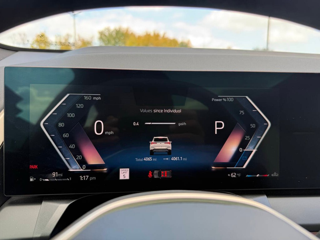 BMW X3 Vehicle Full-screen Gallery Image 32