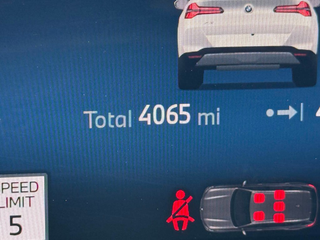 BMW X3 Vehicle Full-screen Gallery Image 33