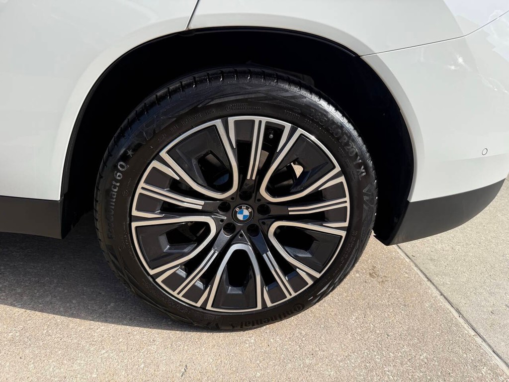 BMW X3 Vehicle Full-screen Gallery Image 36