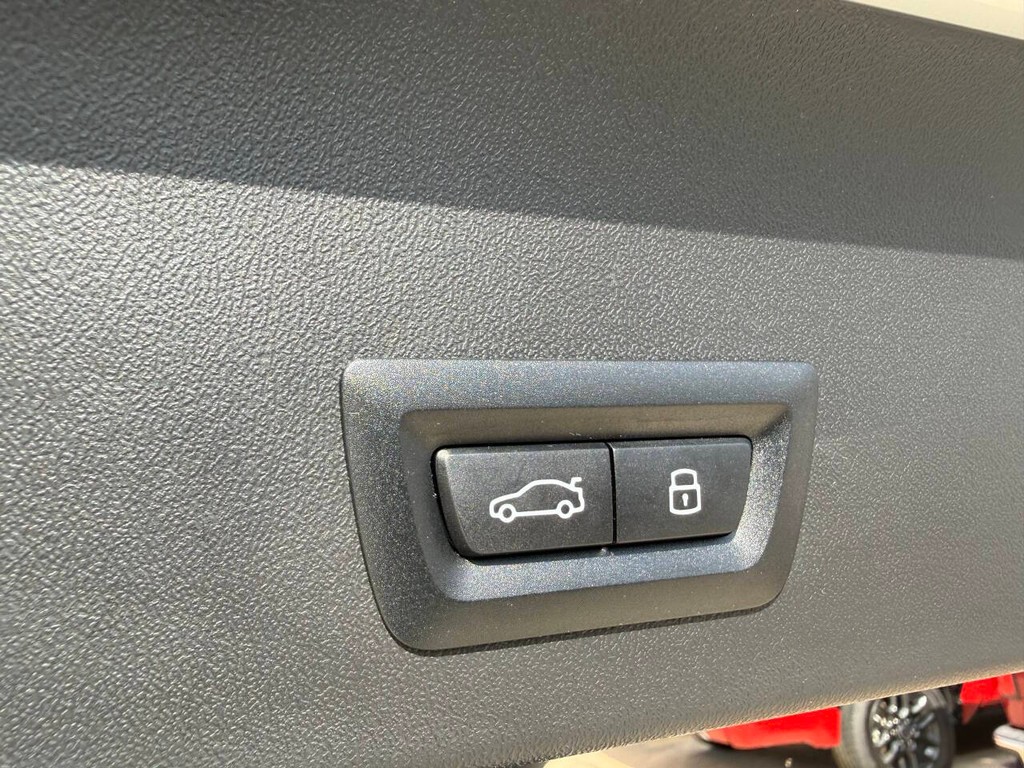 BMW X3 Vehicle Full-screen Gallery Image 39