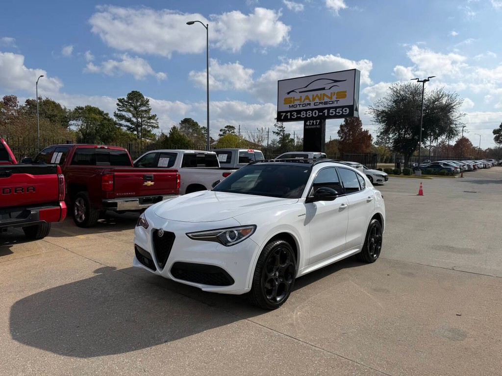 Alfa Romeo Stelvio Vehicle Full-screen Gallery Image 03