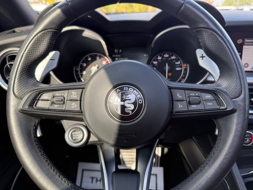 Alfa Romeo Stelvio Vehicle Full-screen Gallery Image 25