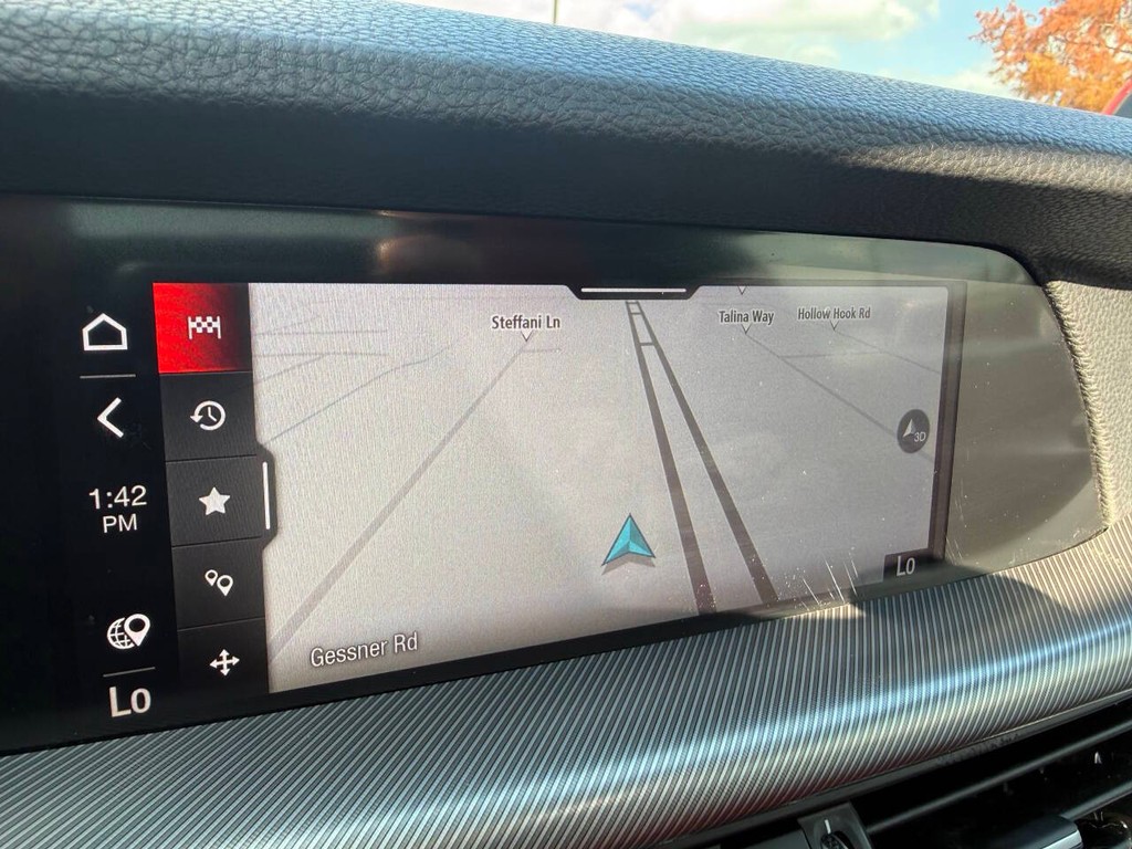 Alfa Romeo Stelvio Vehicle Full-screen Gallery Image 30