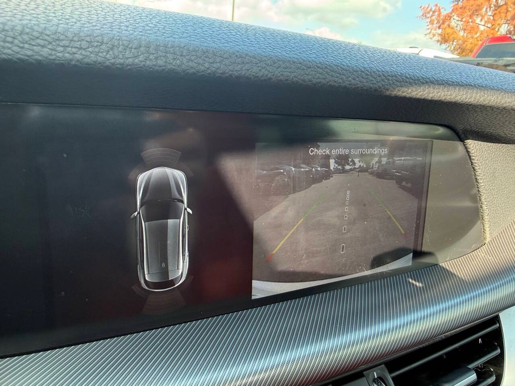 Alfa Romeo Stelvio Vehicle Full-screen Gallery Image 33